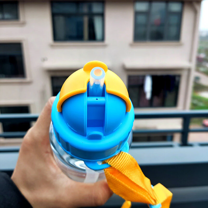 Cartoon Water Bottle with Straw Leak-proof Design for Kids 650ml - Image 5