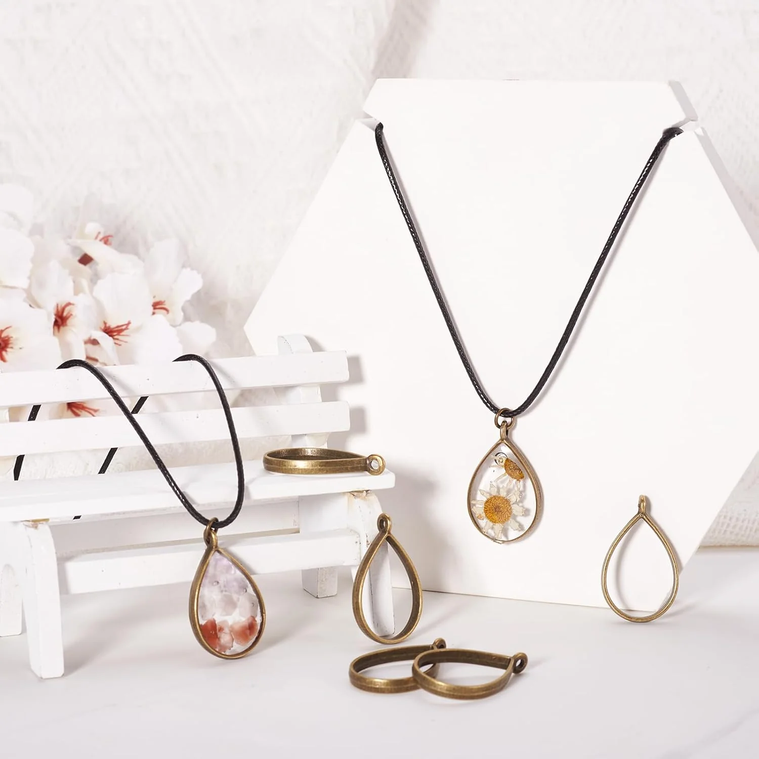 Pendat  Antique Bronze Alloy Open Back Bezel Pendants 33.9x20.5mm Drop Metal Hollow Frame Pendant Blanks for DIY Epoxy Resin Pressed Flower Jewelry 1pc - Image 4
