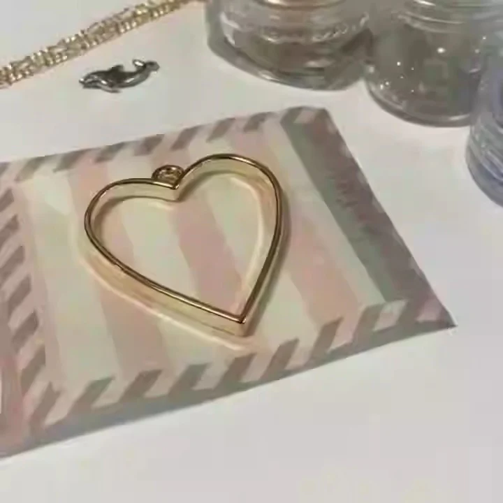 Resin Art Gold Heart-Shaped 1pc - Image 2