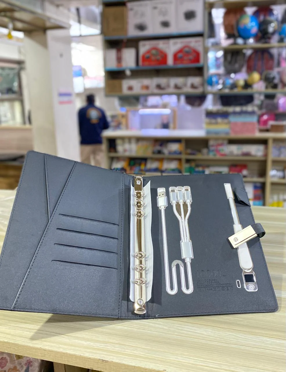 Executive Smart Charging Portfolio Diary with 10,000mAh Power Bank & Multi-Cable Organizer - Image 6